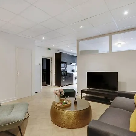 Beautiful 4p/1br Champs Elysées